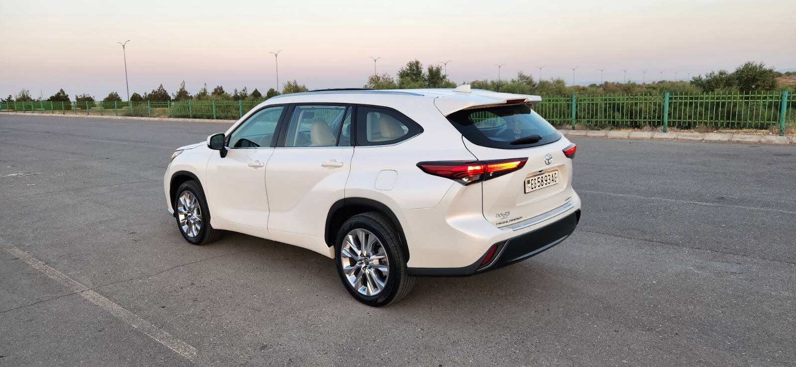 Toyota Highlander 2021 - 690 000 TMT - Aşgabat - img 9