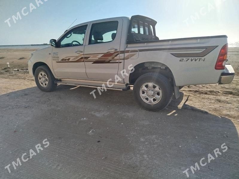 Toyota Hilux 2010 - 300 000 TMT - Эсенгулы - img 2