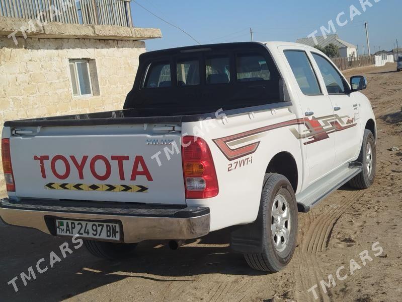 Toyota Hilux 2010 - 300 000 TMT - Эсенгулы - img 3