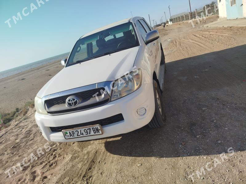 Toyota Hilux 2010 - 300 000 TMT - Эсенгулы - img 4