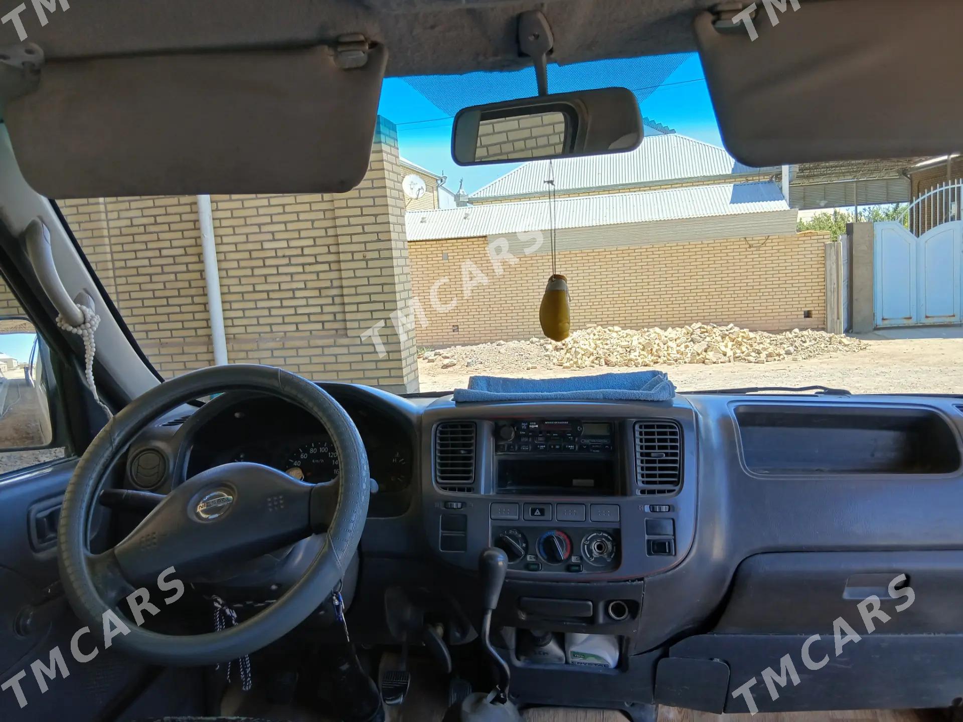 Nissan Urvan 2005 - 137 000 TMT - Sakarçäge - img 2