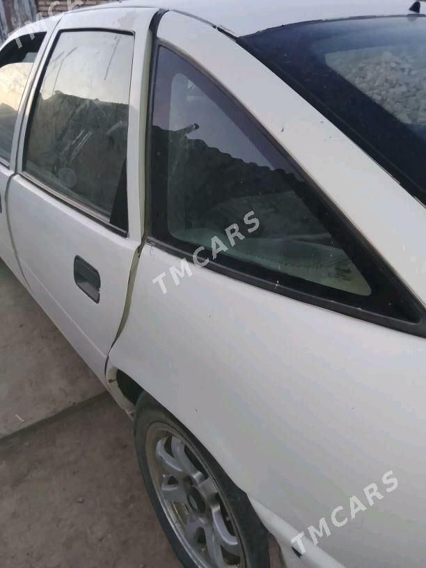 Opel Vectra 1990 - 12 000 TMT - Sarahs - img 3