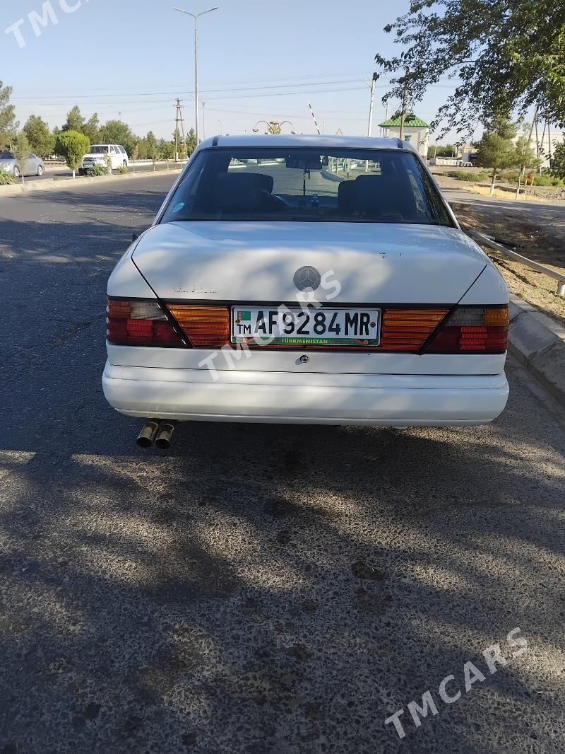 Mercedes-Benz 300CE 1989 - 50 000 TMT - Türkmengala - img 2