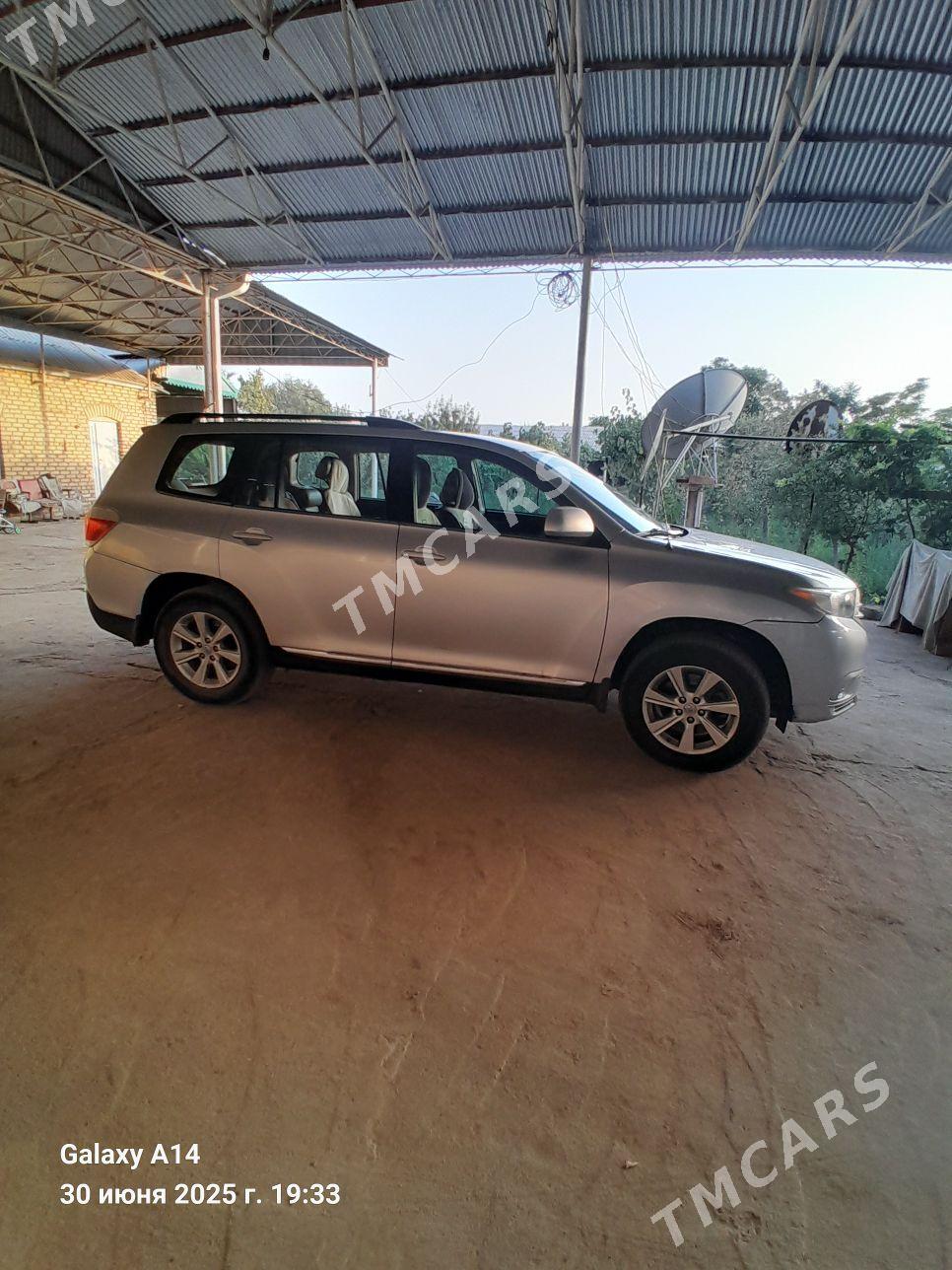 Toyota Highlander 2011 - 330 000 TMT - Туркменгала - img 4