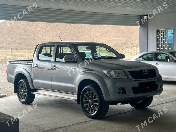 Toyota Hilux 2015 - 460 000 TMT - Türkmenbaşy - img 4