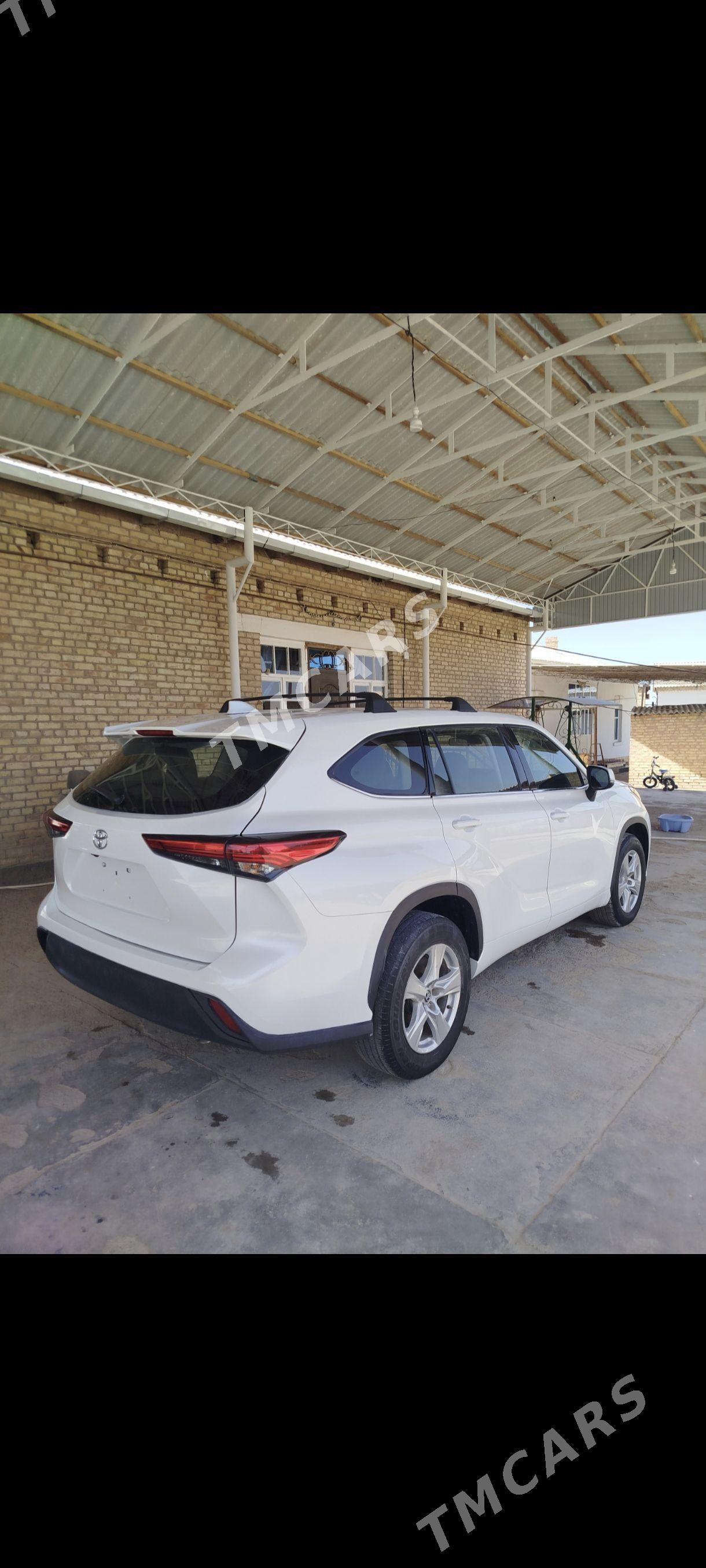 Toyota Highlander 2022 - 490 000 TMT - Baýramaly - img 4