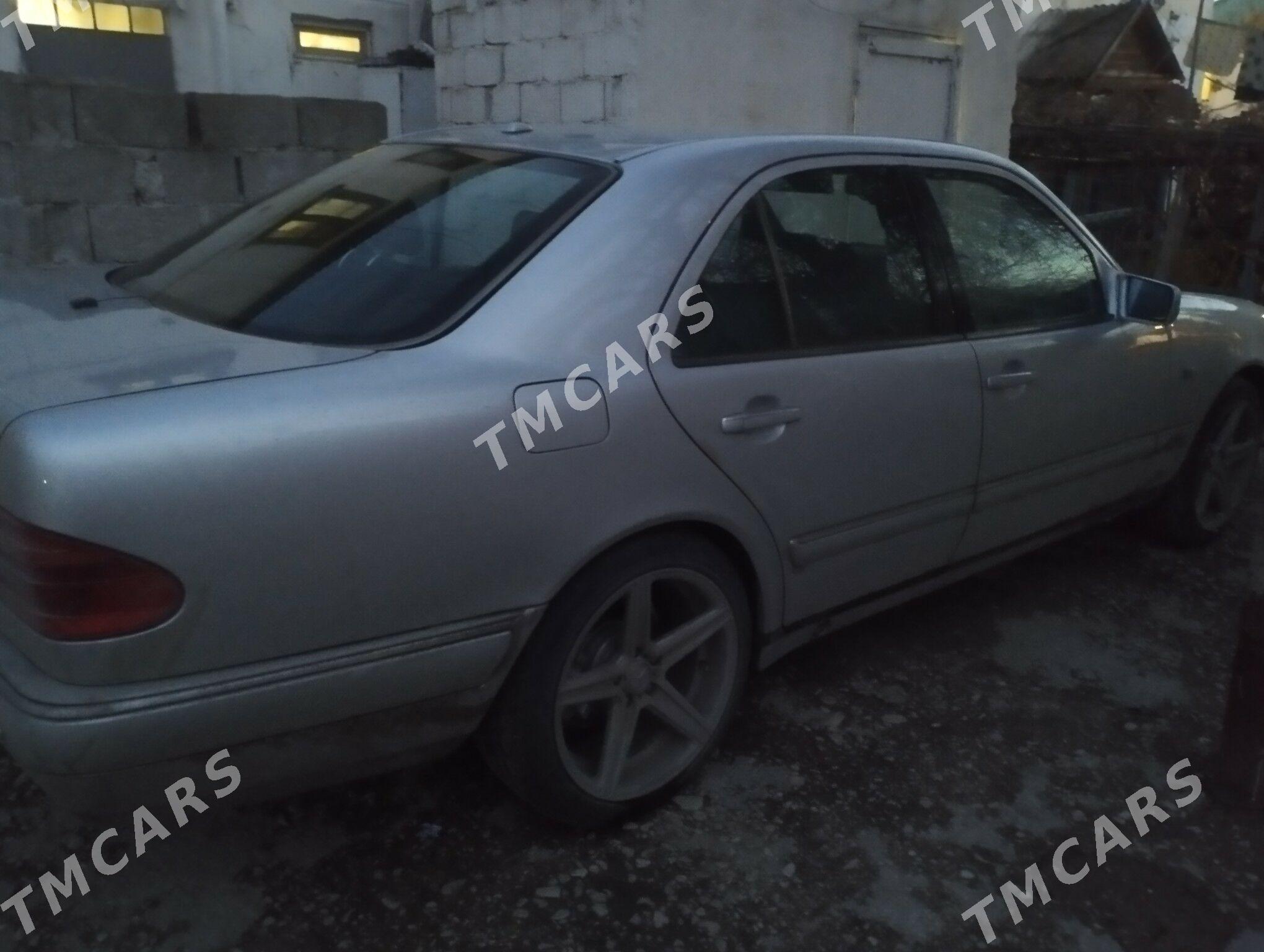 Mercedes-Benz E320 1997 - 80 000 TMT - Балканабат - img 8