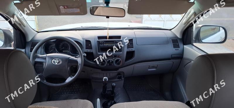 Toyota Hilux 2010 - 290 000 TMT - Гумдаг - img 4