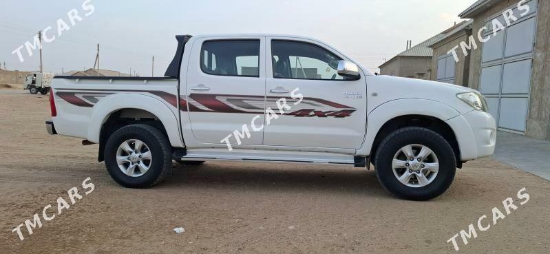 Toyota Hilux 2010 - 290 000 TMT - Гумдаг - img 3