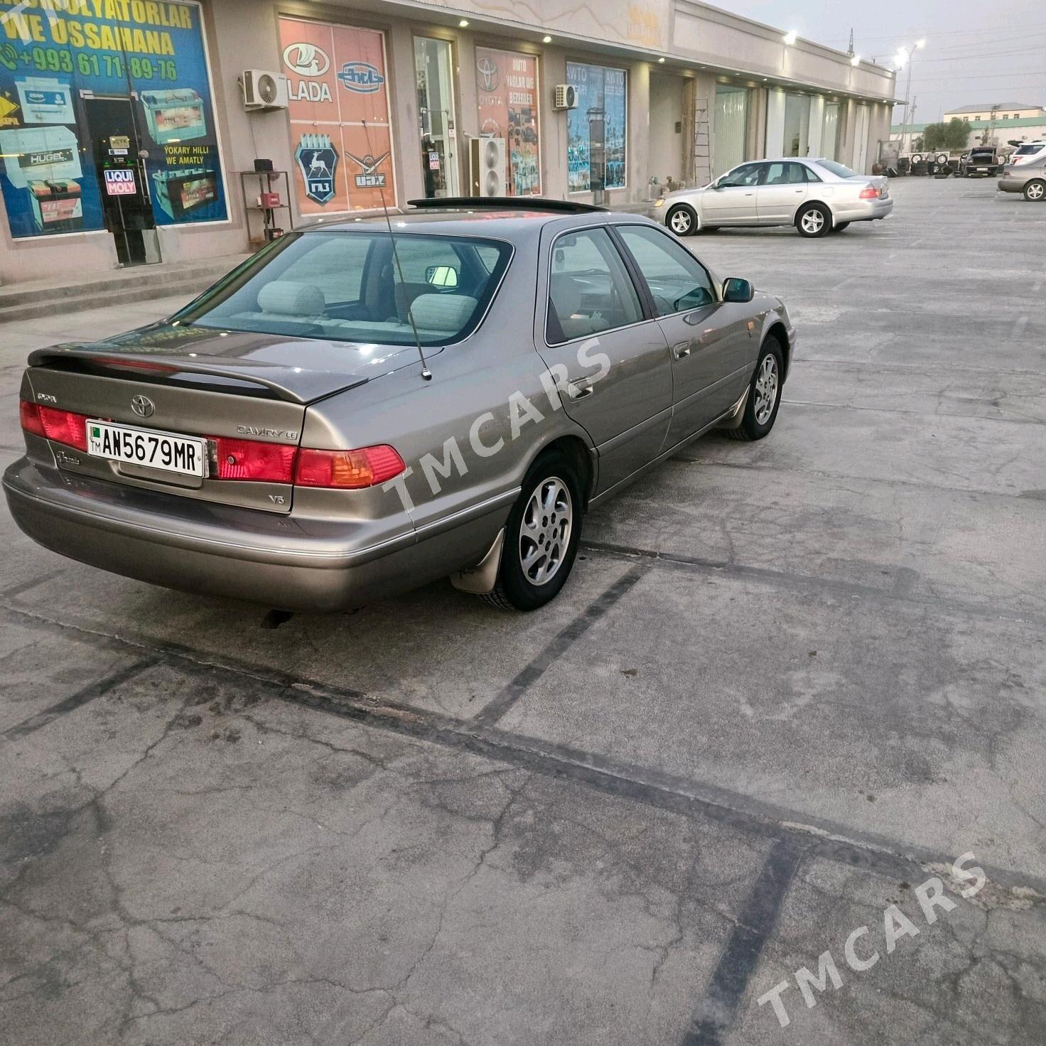 Toyota Camry 1999 - 137 000 TMT - Байрамали - img 4