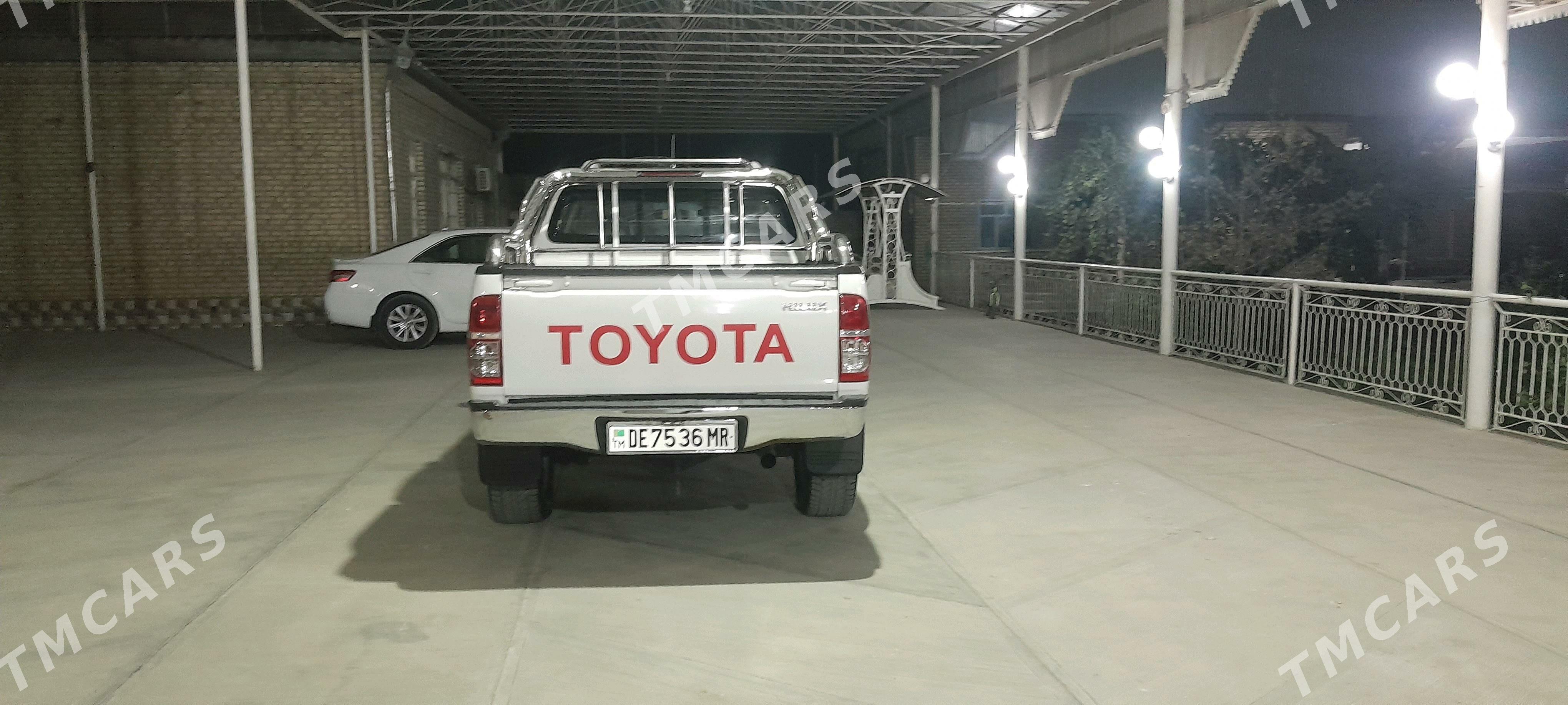 Toyota Hilux 2014 - 435 000 TMT - Мары - img 8