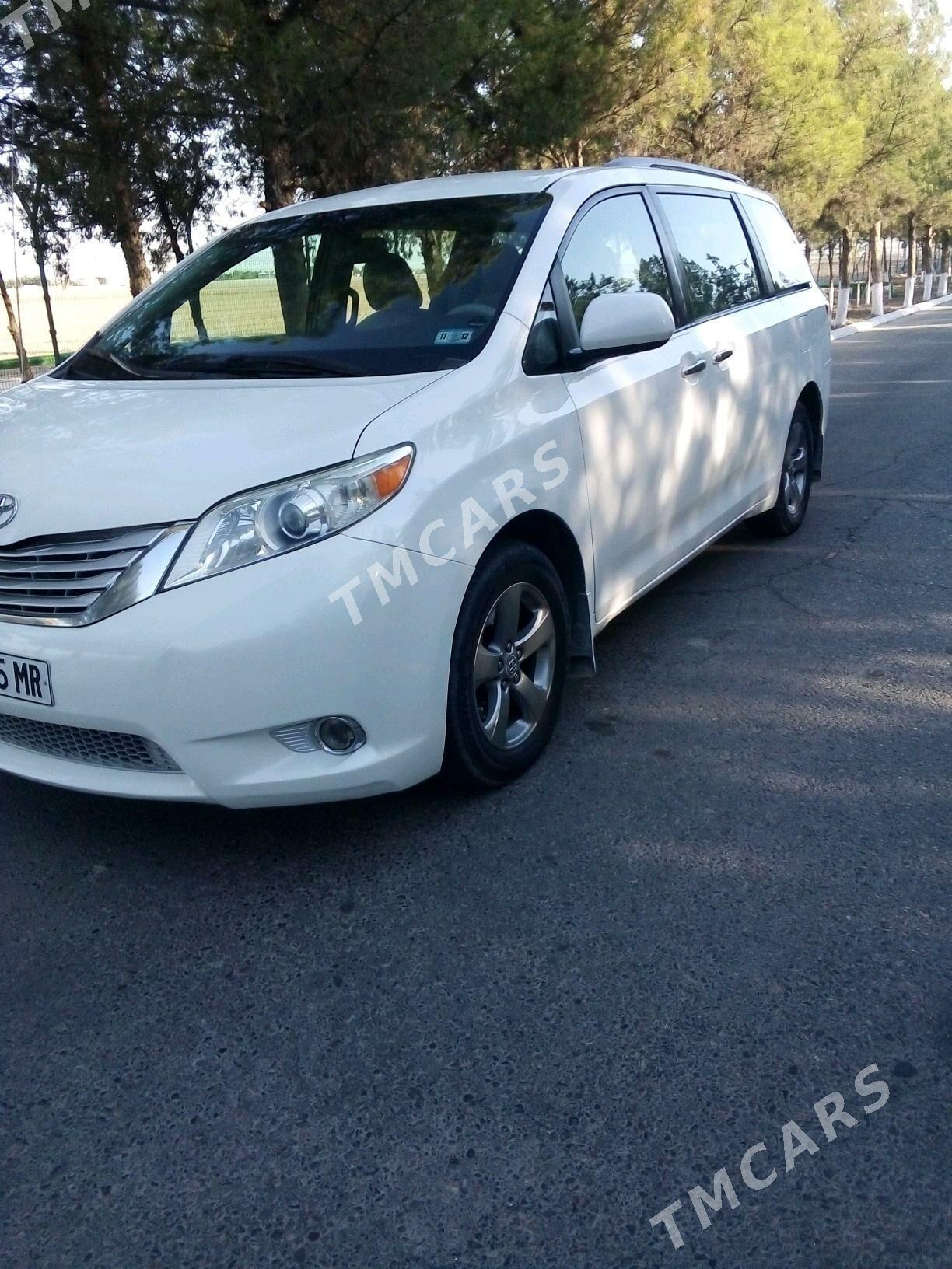 Toyota Sienna 2010 - 285 000 TMT - Векильбазар - img 1