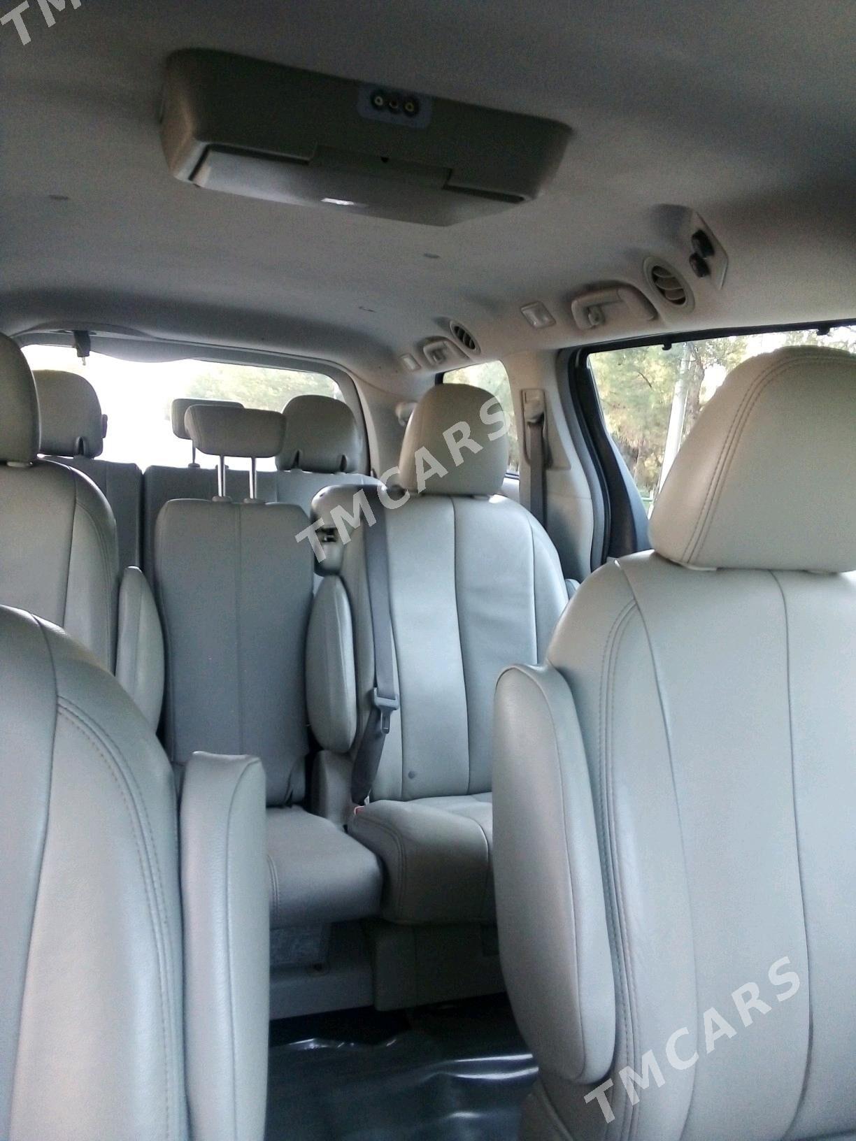 Toyota Sienna 2010 - 285 000 TMT - Векильбазар - img 3
