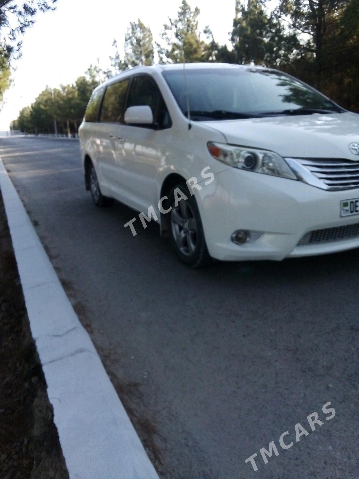 Toyota Sienna 2010 - 285 000 TMT - Векильбазар - img 5