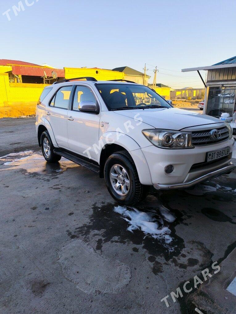 Toyota Fortuner 2010 - 240 000 TMT - Туркменабат - img 3