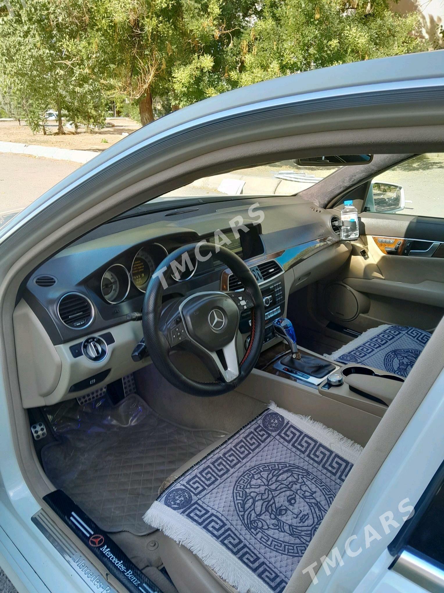 Mercedes-Benz C300 2012 - 200 000 TMT - 9 mkr - img 3