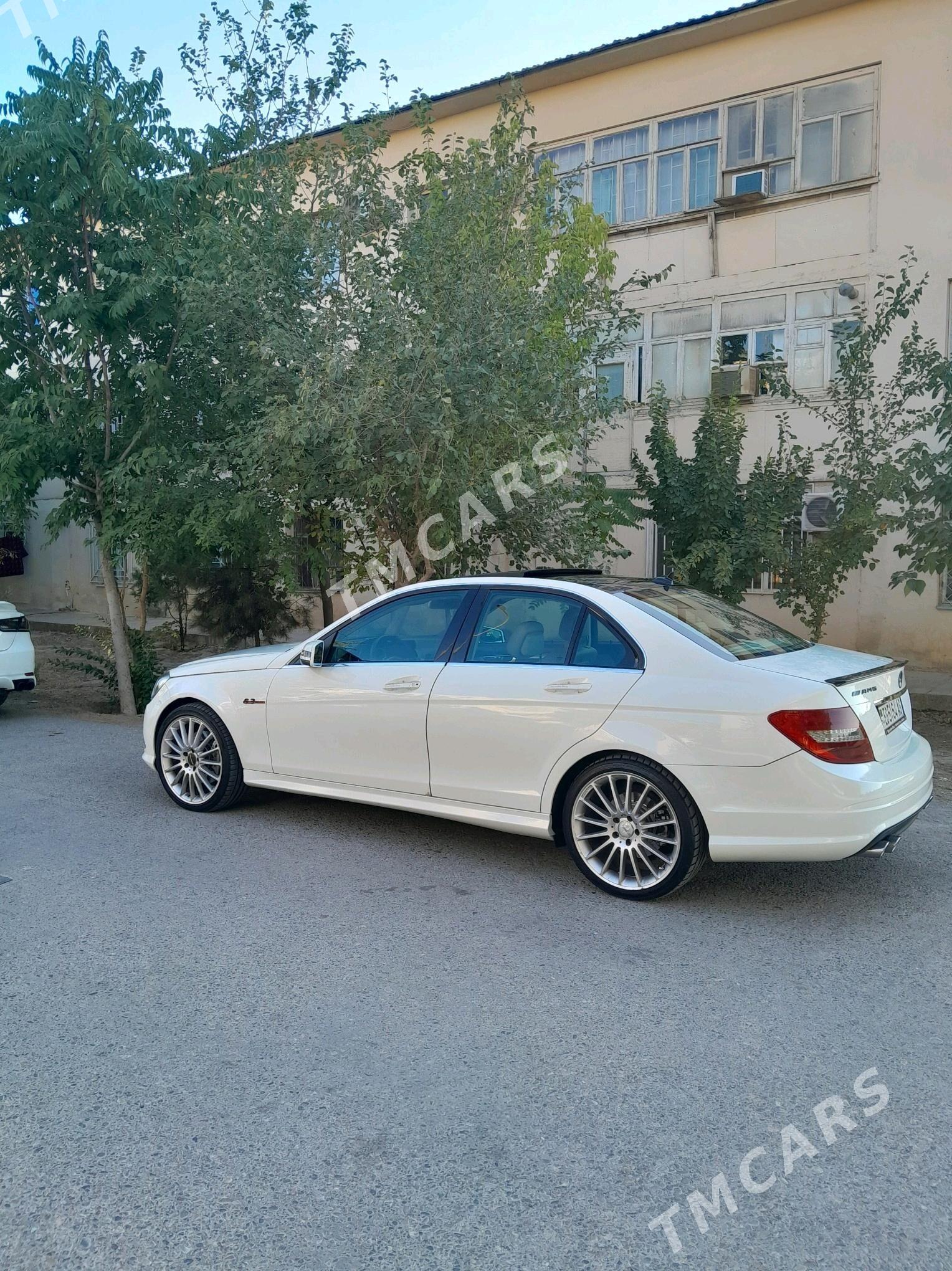 Mercedes-Benz C300 2012 - 200 000 TMT - 9 mkr - img 5