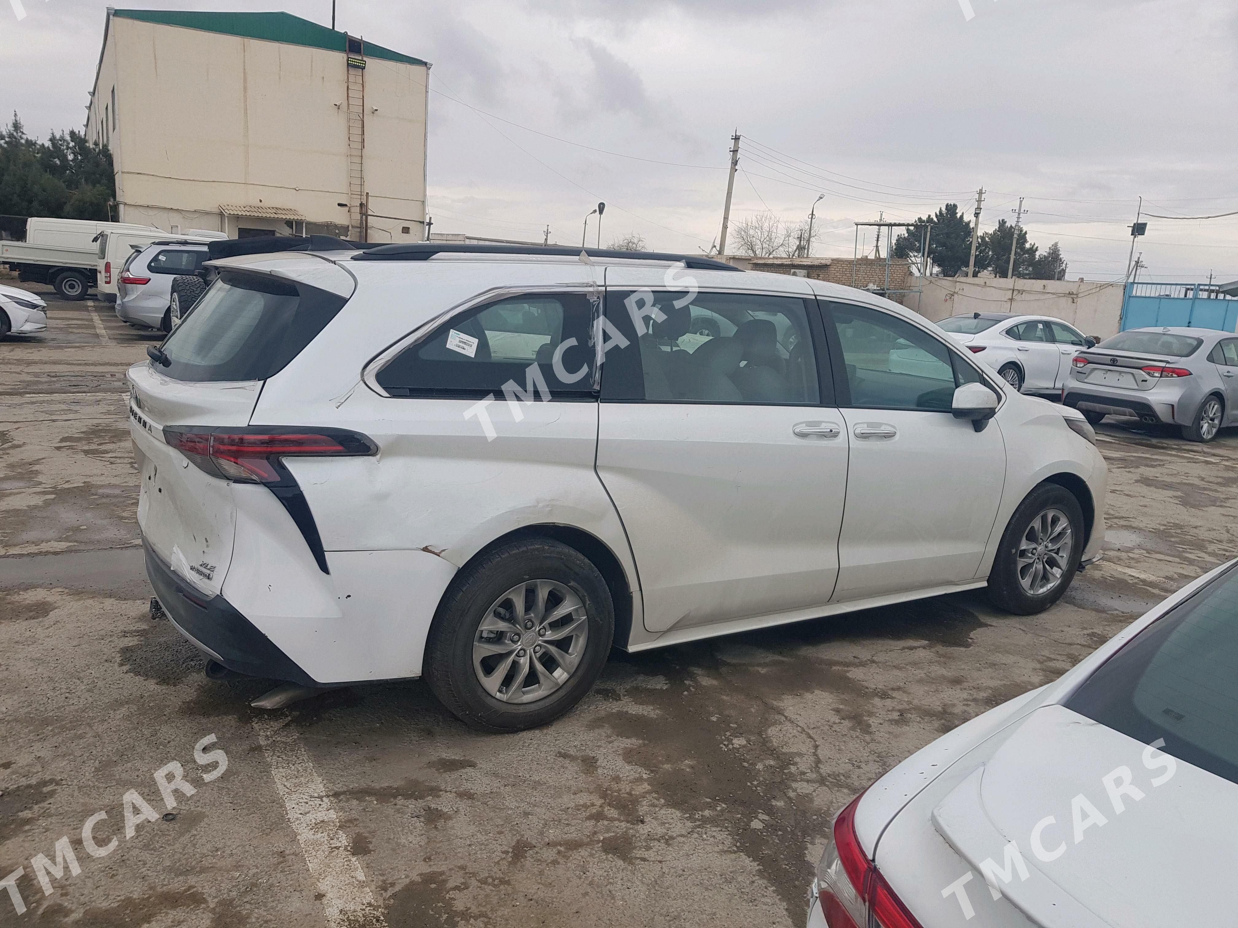 Toyota Sienna 2022 - 590 000 TMT - Мары - img 3