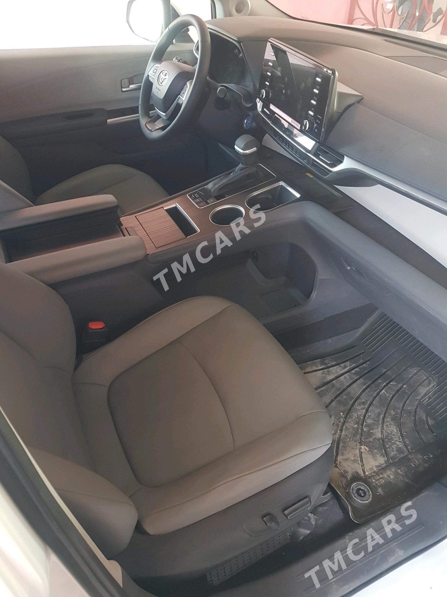 Toyota Sienna 2022 - 590 000 TMT - Мары - img 4