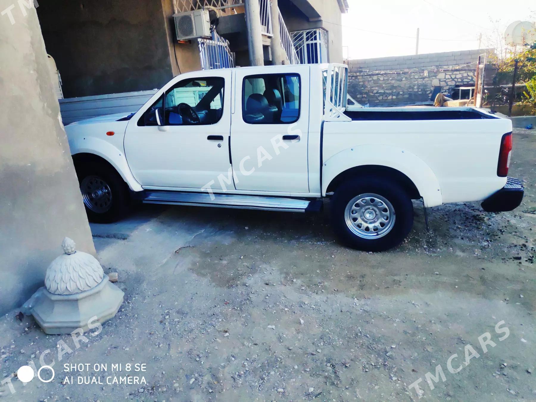 Nissan Navara 2004 - 110 000 TMT - Балканабат - img 5