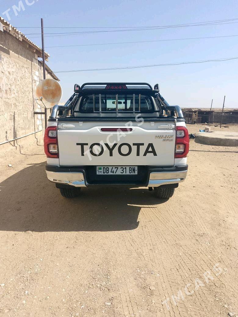 Toyota Hilux 2022 - 595 000 TMT - Türkmenbaşy - img 4