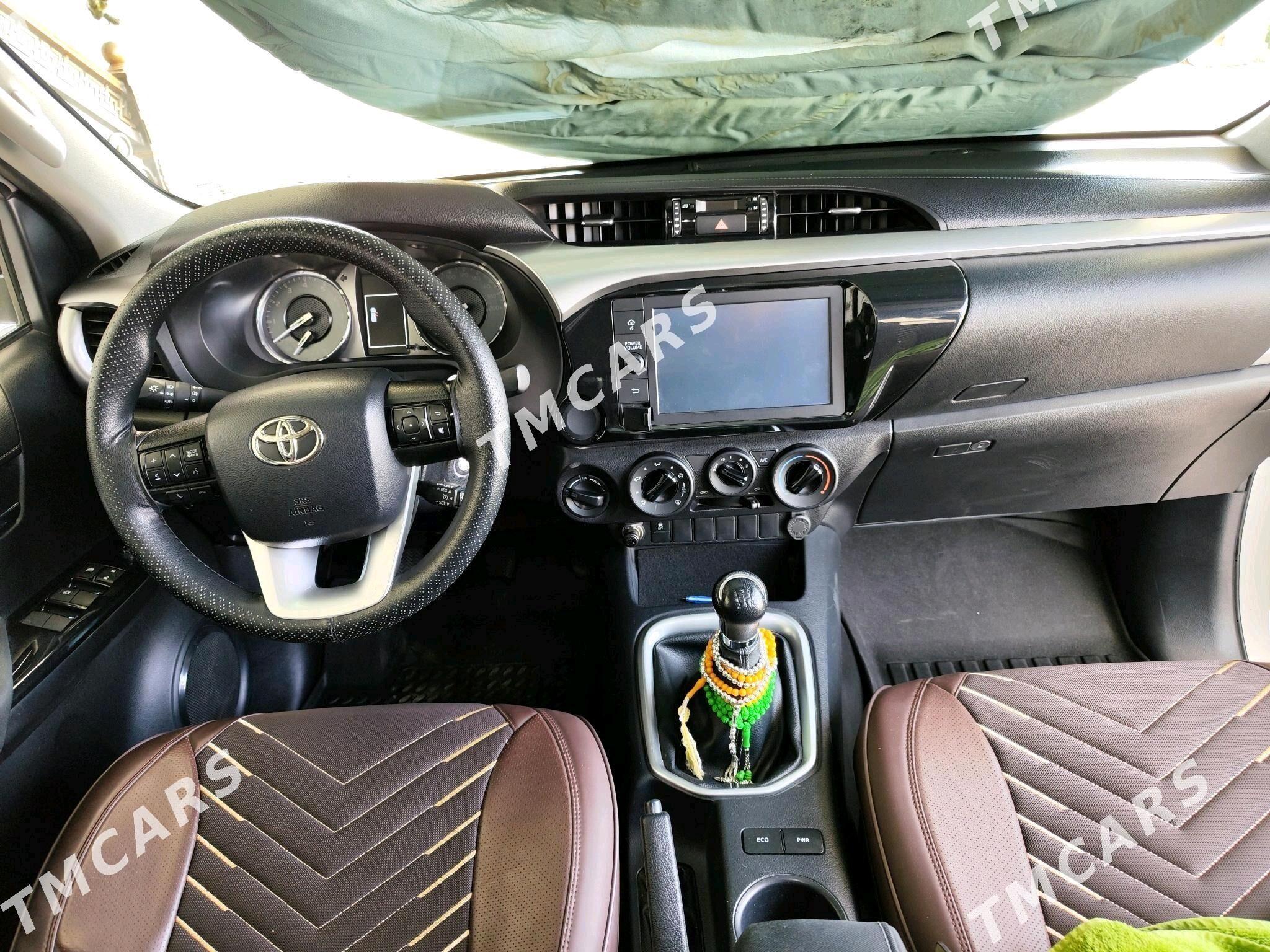 Toyota Hilux 2022 - 595 000 TMT - Türkmenbaşy - img 6