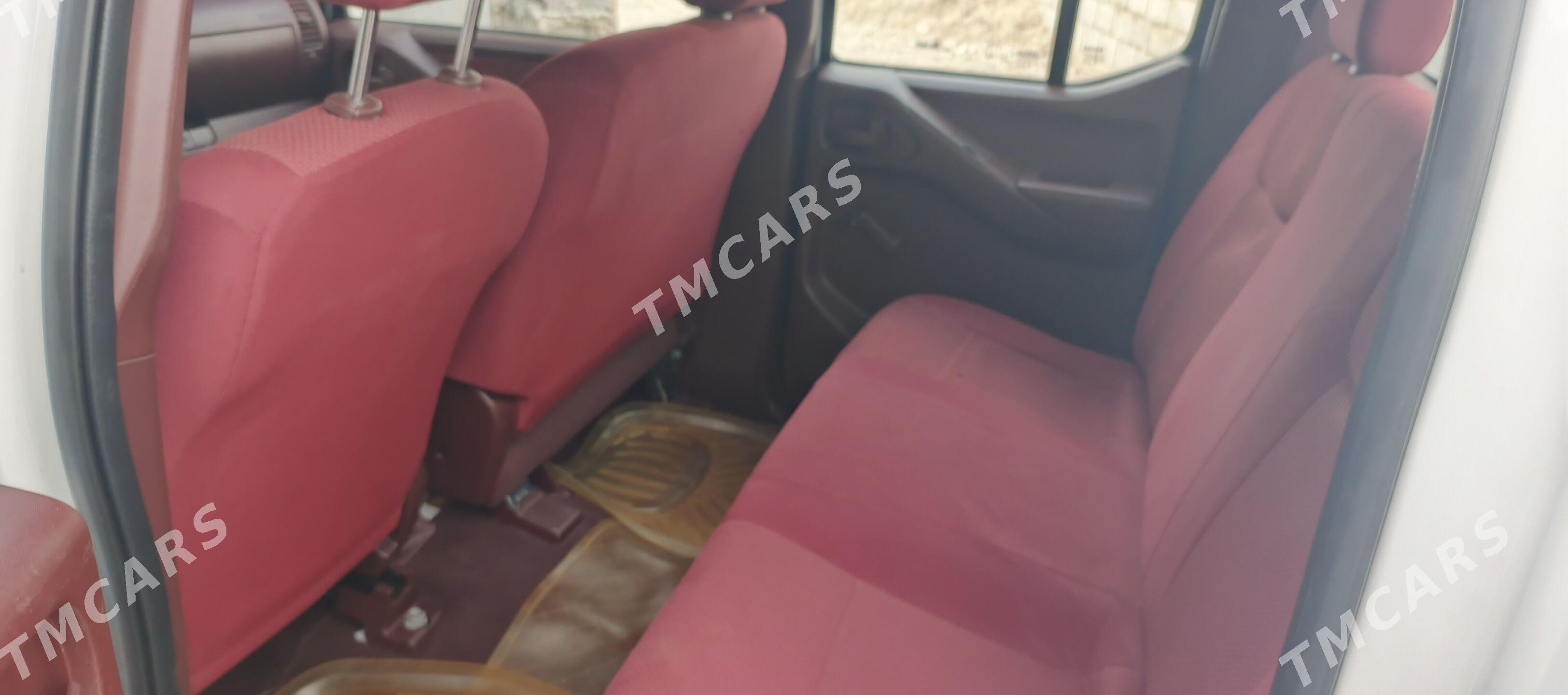 Nissan Navara 2014 - 115 000 TMT - Балканабат - img 3