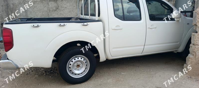 Nissan Navara 2014 - 115 000 TMT - Балканабат - img 5
