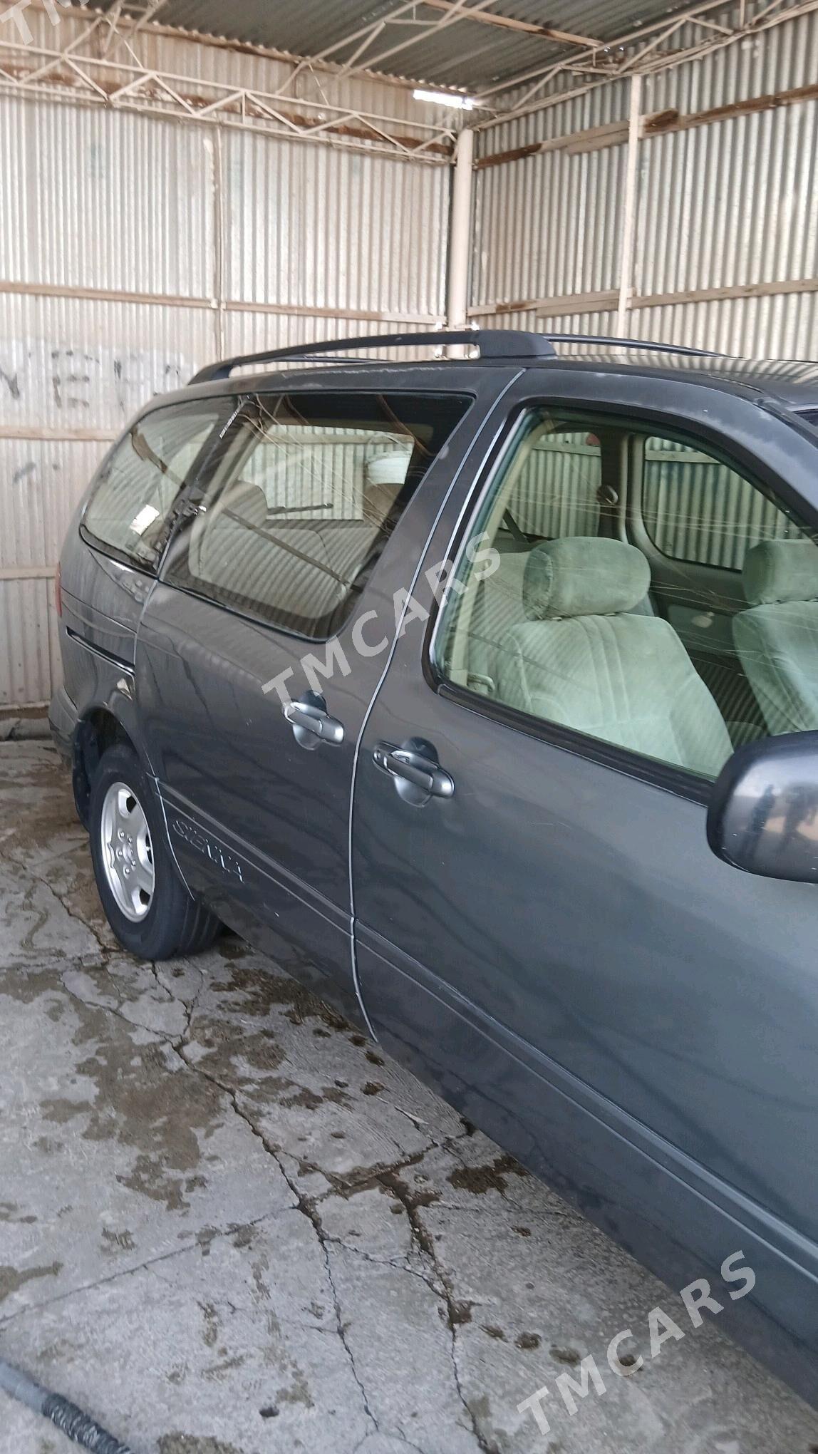 Toyota Sienna 1999 - 130 000 TMT - Векильбазар - img 3