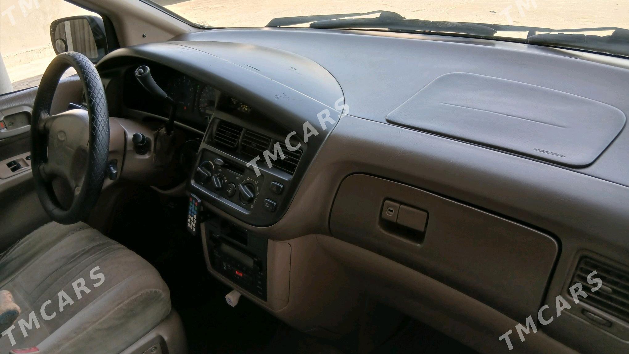 Toyota Sienna 1999 - 130 000 TMT - Векильбазар - img 2