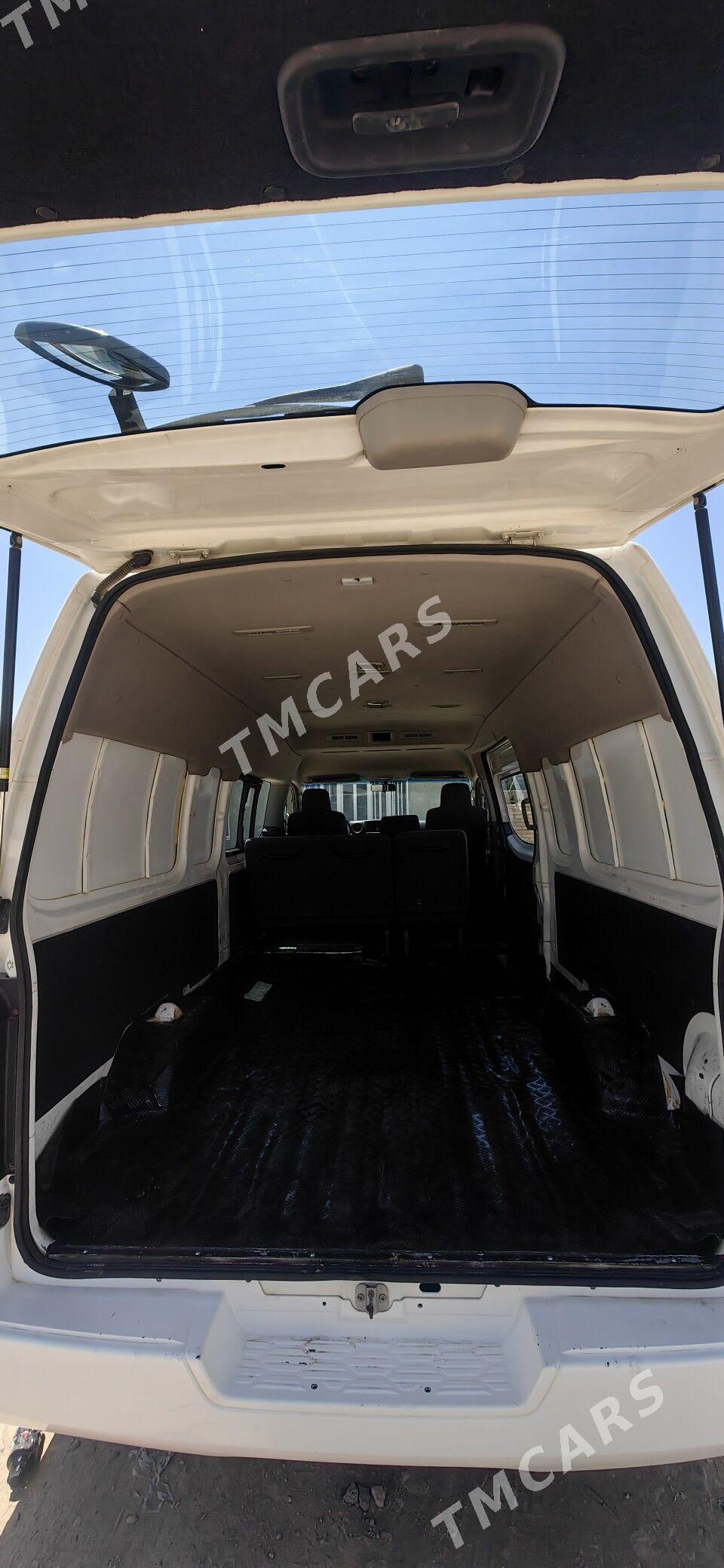 Nissan Urvan 2016 - 320 000 TMT - Mary - img 4