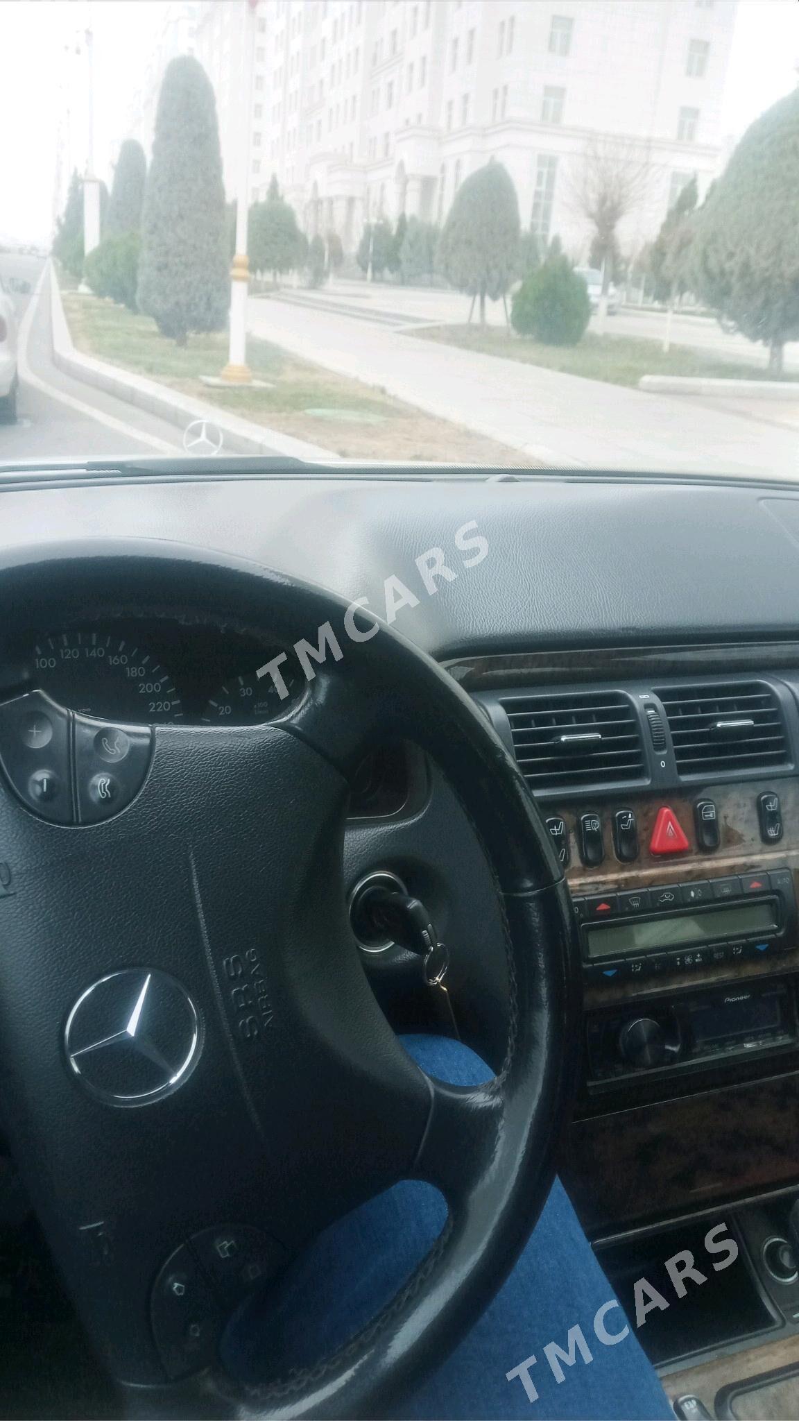Mercedes-Benz E320 2001 - 130 000 TMT - Гёкдепе - img 3