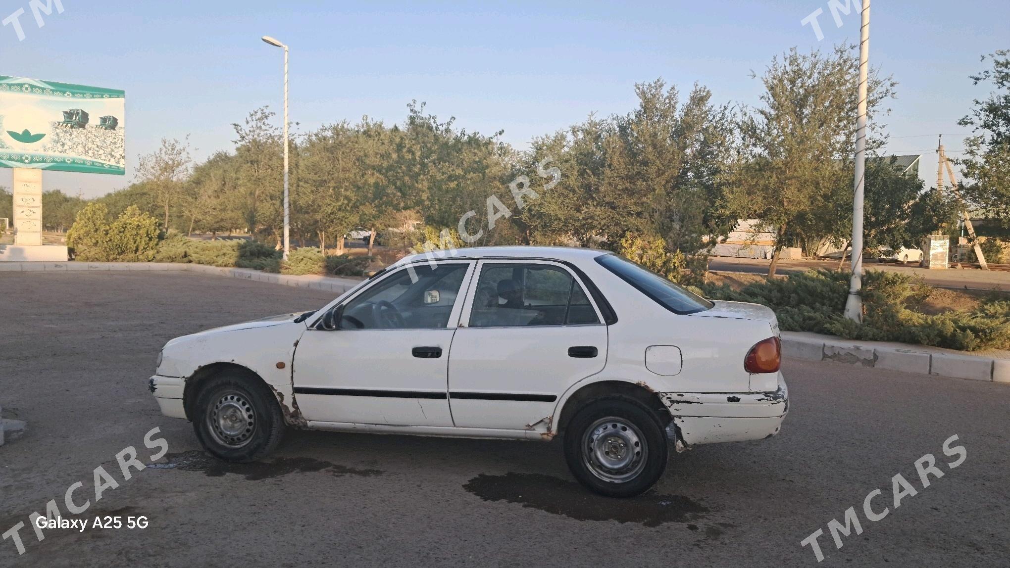 Toyota Corolla 1998 - 45 000 TMT - Кёнеургенч - img 4