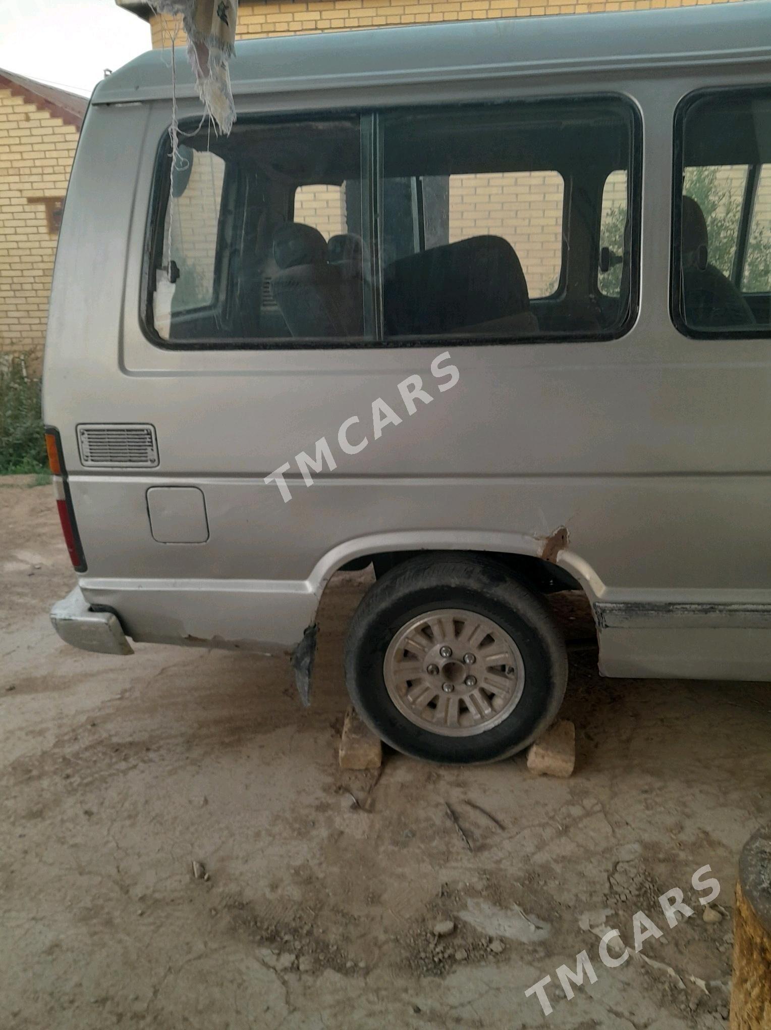 Toyota Hiace 1988 - 30 000 TMT - Murgap - img 4