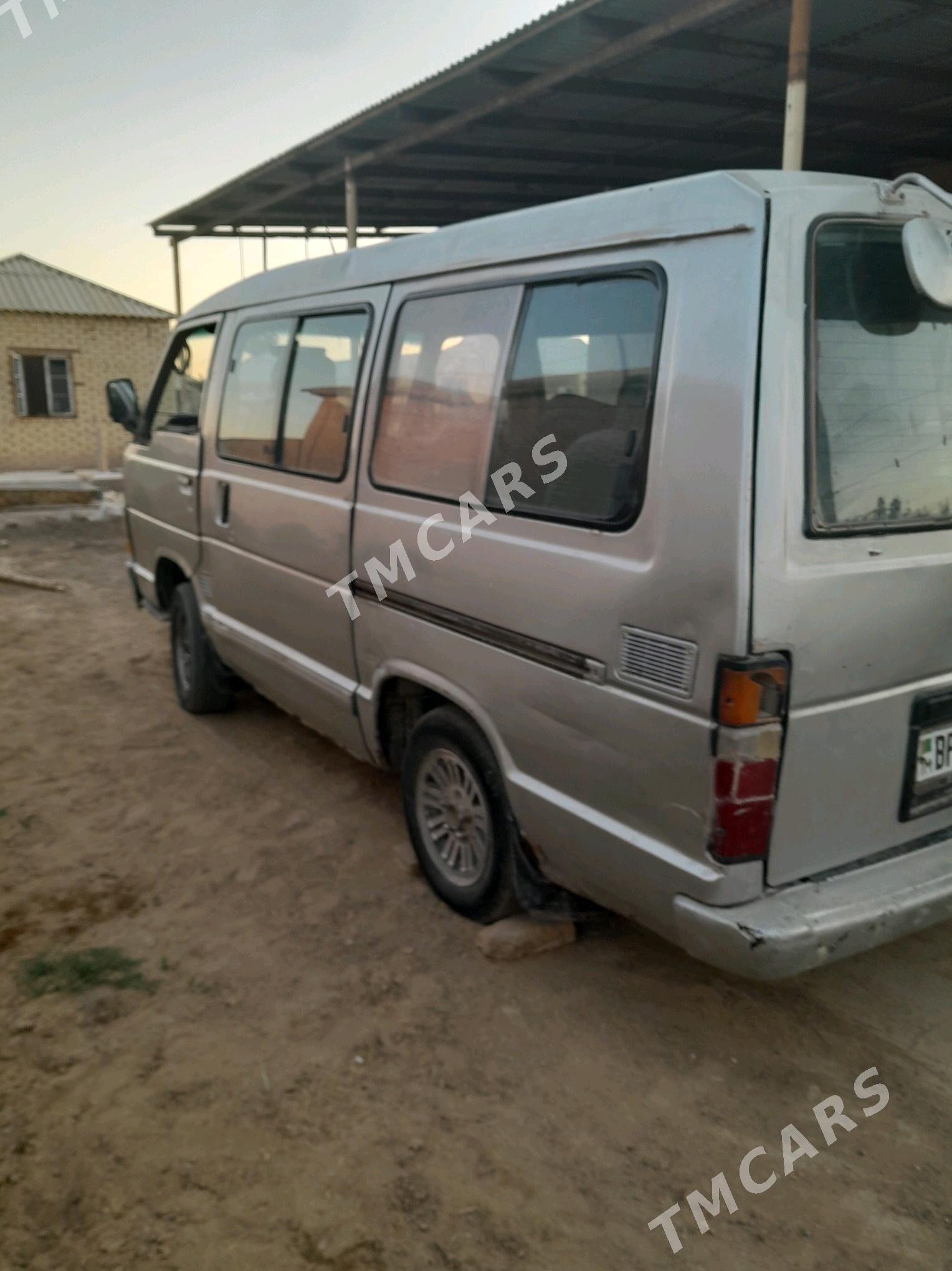 Toyota Hiace 1988 - 30 000 TMT - Murgap - img 2