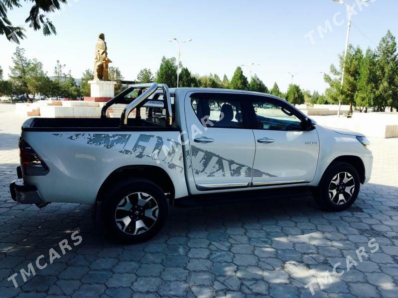 Toyota Hilux 2018 - 532 000 TMT - "Altyn Asyr" Gündogar bazary (Jygyllyk) - img 3