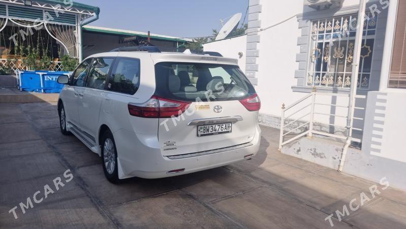 Toyota Sienna 2017 - 390 000 TMT - Анев - img 8