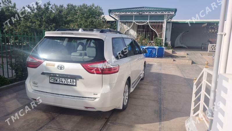 Toyota Sienna 2017 - 390 000 TMT - Анев - img 7
