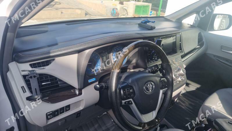Toyota Sienna 2017 - 390 000 TMT - Анев - img 5