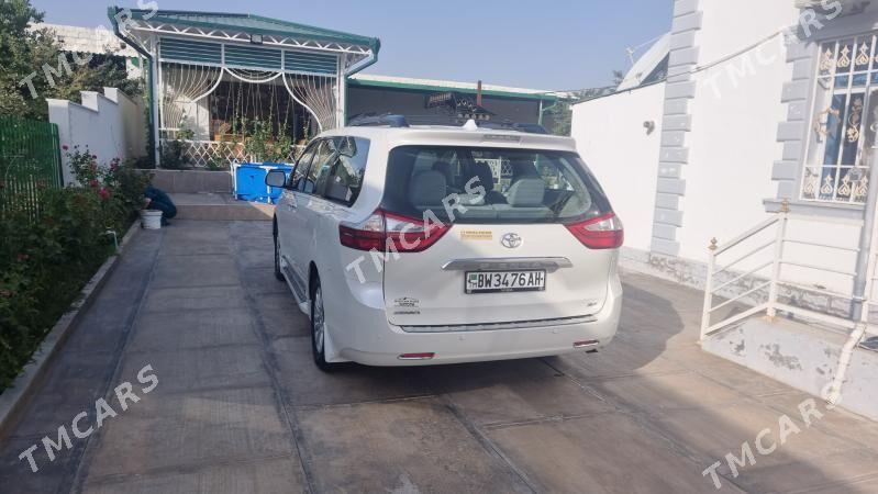 Toyota Sienna 2017 - 390 000 TMT - Анев - img 4