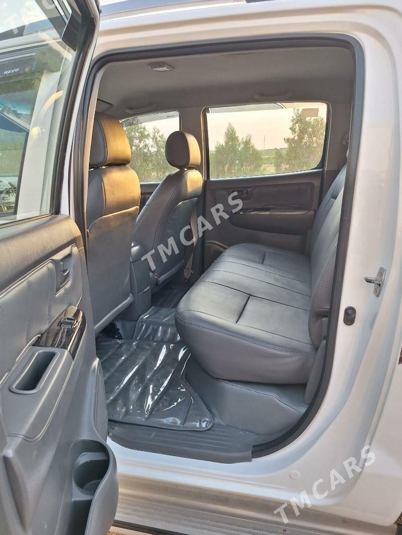 Toyota Hilux 2014 - 390 000 TMT - Мары - img 8