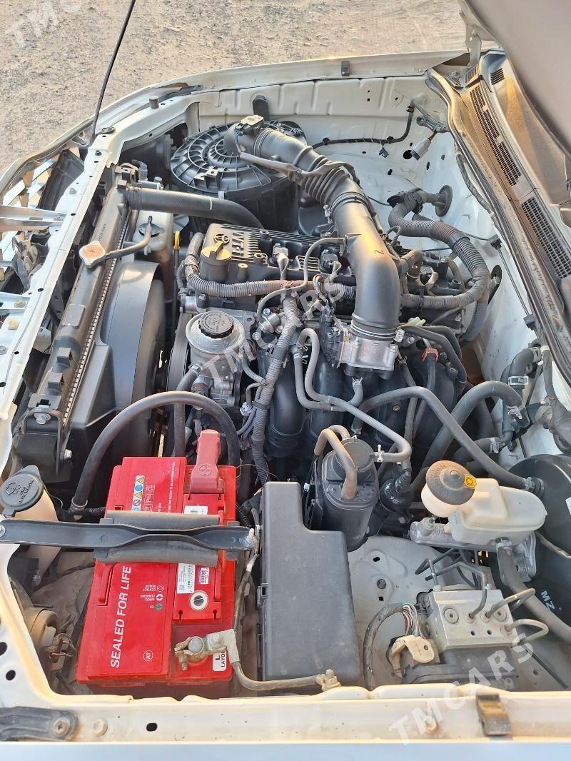 Toyota Hilux 2014 - 390 000 TMT - Мары - img 9
