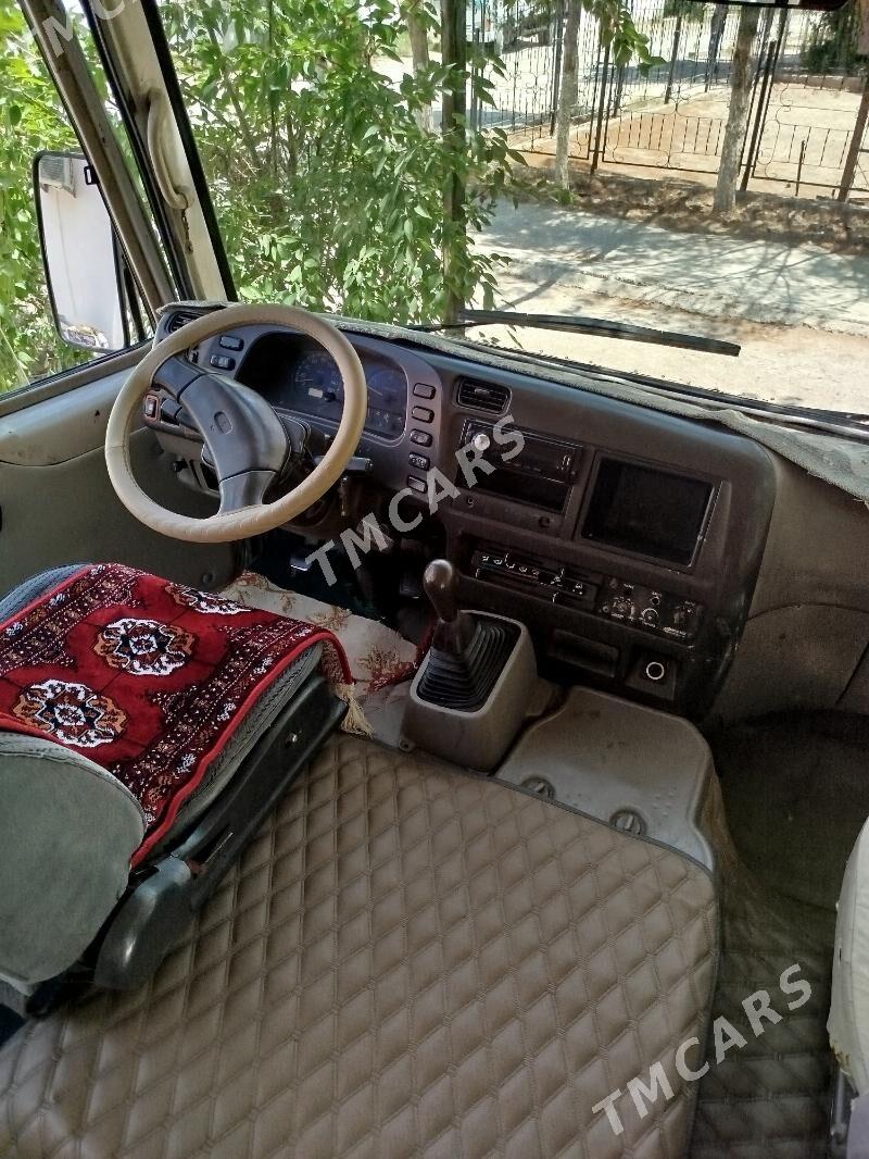 Mitsubishi Rosa 2004 - 240 000 TMT - Туркменабат - img 2
