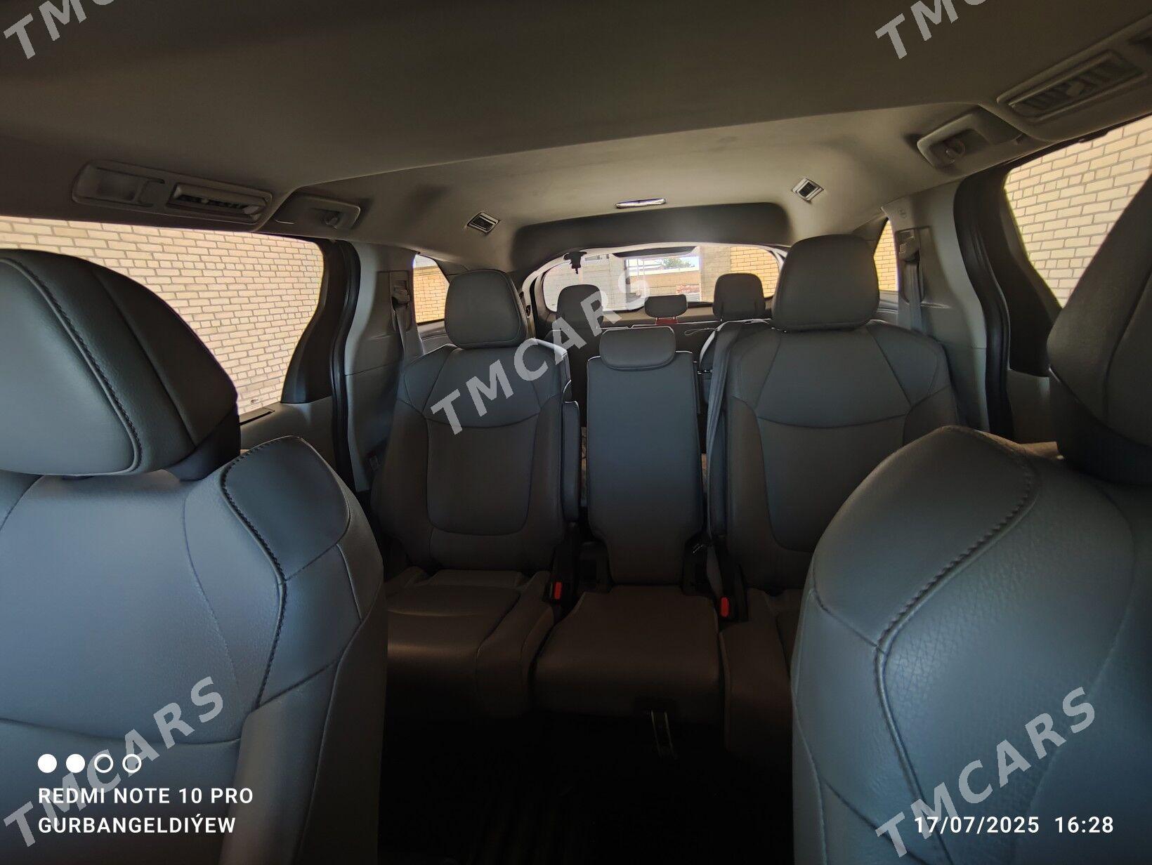 Toyota Sienna 2021 - 600 000 TMT - Мары - img 2