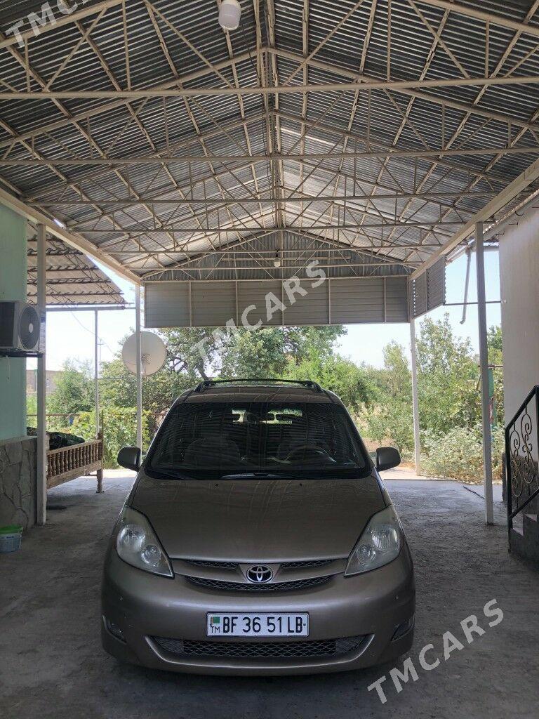 Toyota Sienna 2006 - 230 000 TMT - Койтендаг - img 8
