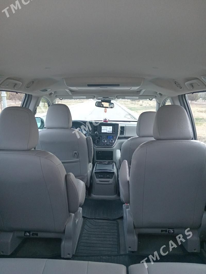Toyota Sienna 2018 - 400 000 TMT - Туркменабат - img 4