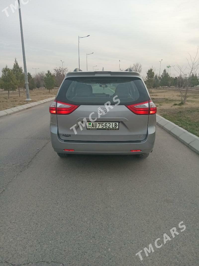 Toyota Sienna 2018 - 400 000 TMT - Туркменабат - img 3