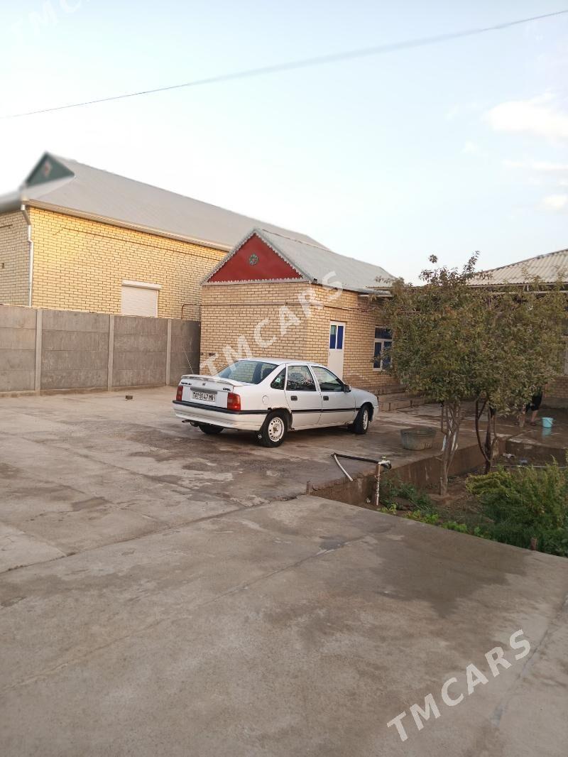 Opel Vectra 1992 - 25 000 TMT - Сакарчага - img 6