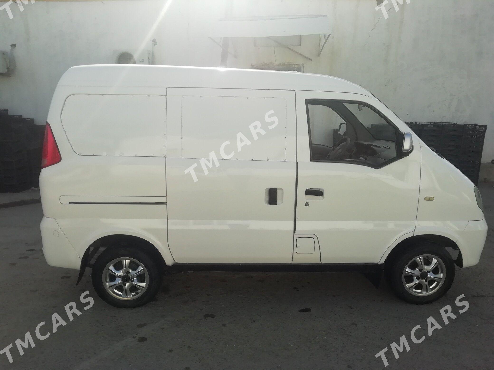Nissan Urvan 2005 - 65 000 TMT - Ашхабад - img 3