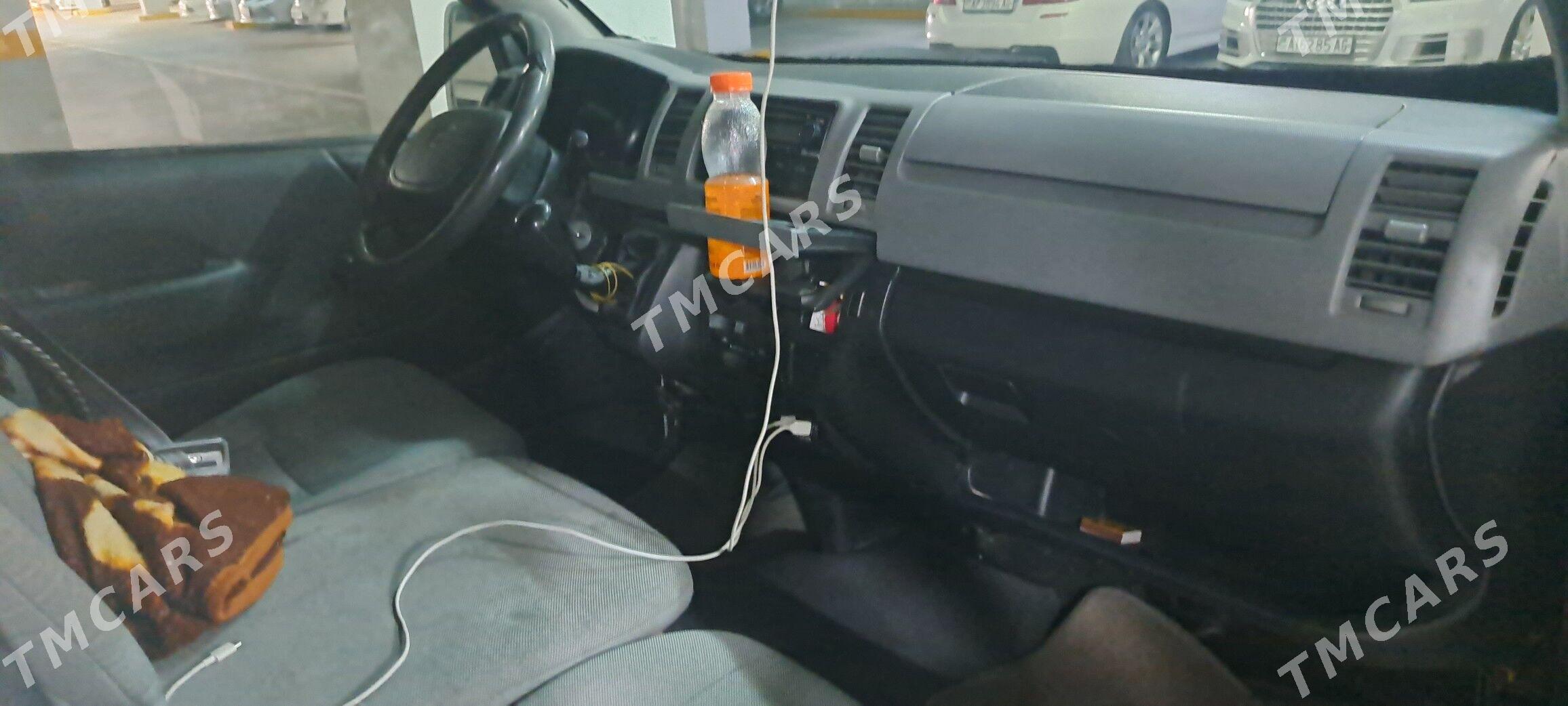 Toyota Hiace 2010 - 255 000 TMT - Айтакова (ул. Огузхана) - img 3